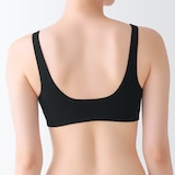 婦人　ノンワイヤープランジブラジャー