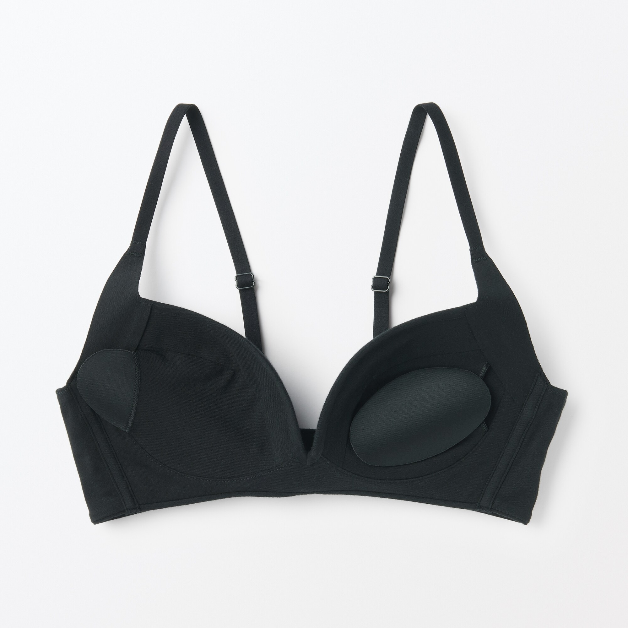 婦人　ノンワイヤー胸の形を整えるブラジャー