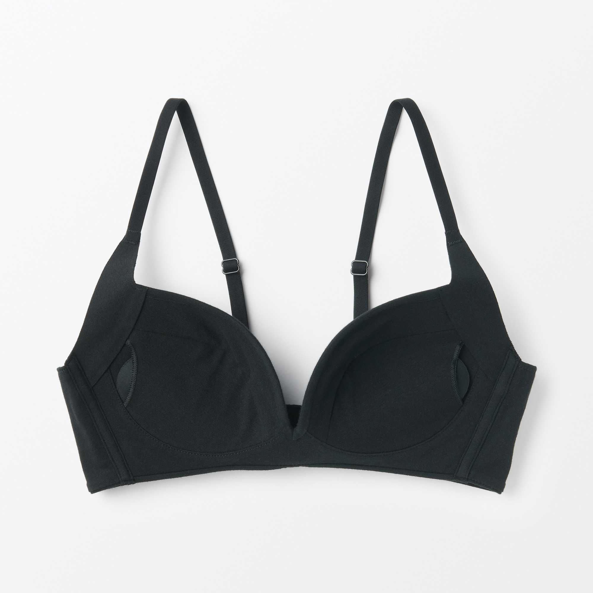 婦人　ノンワイヤー胸の形を整えるブラジャー