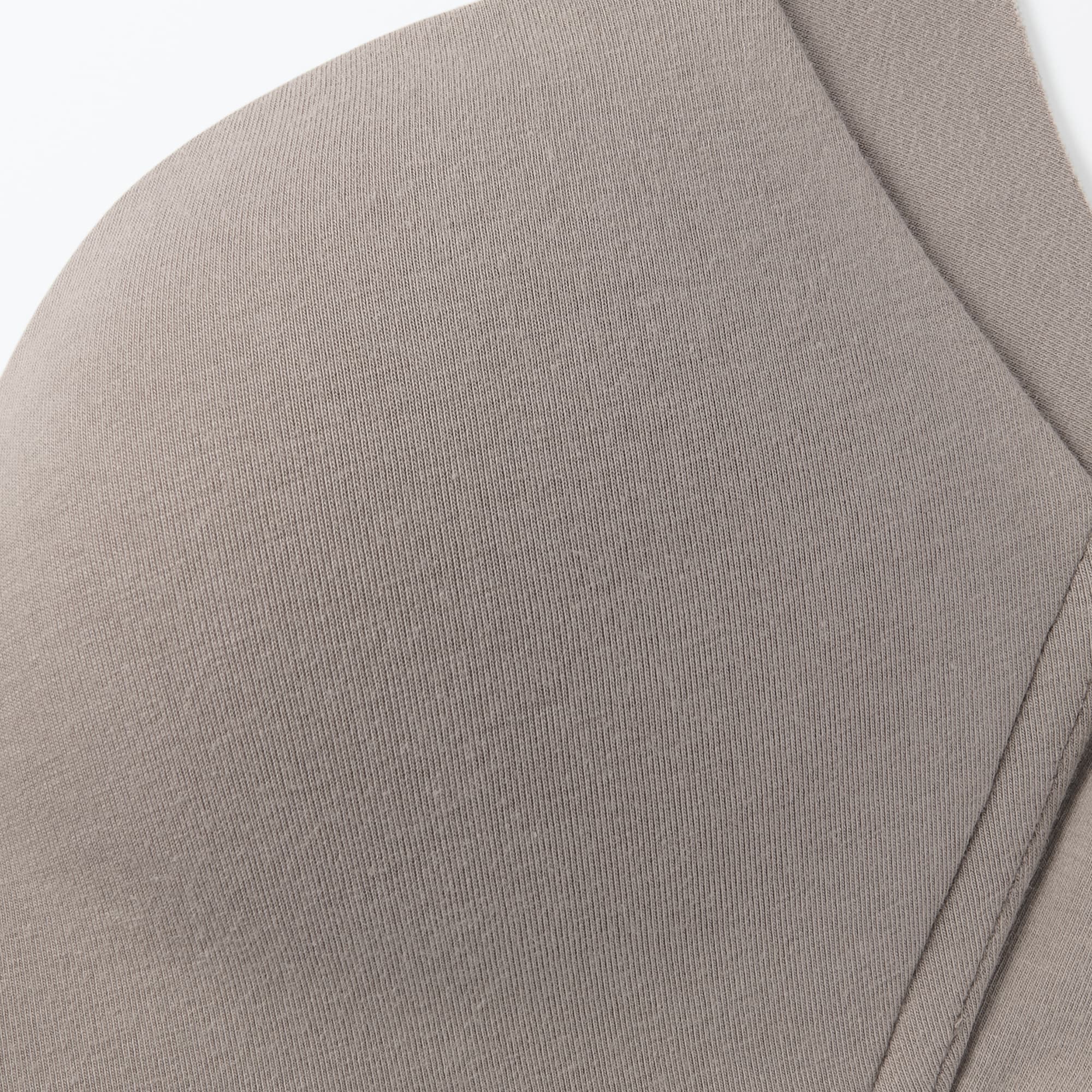 婦人　ノンワイヤー胸の形を整えるブラジャー