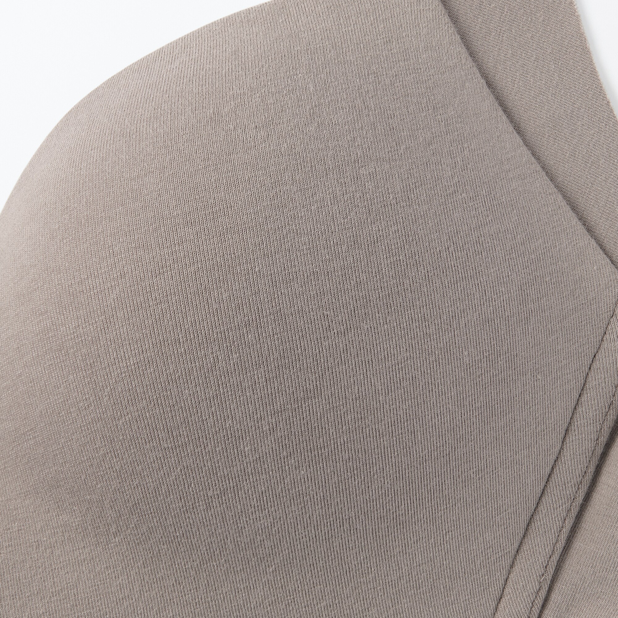 婦人　ノンワイヤー胸の形を整えるブラジャー