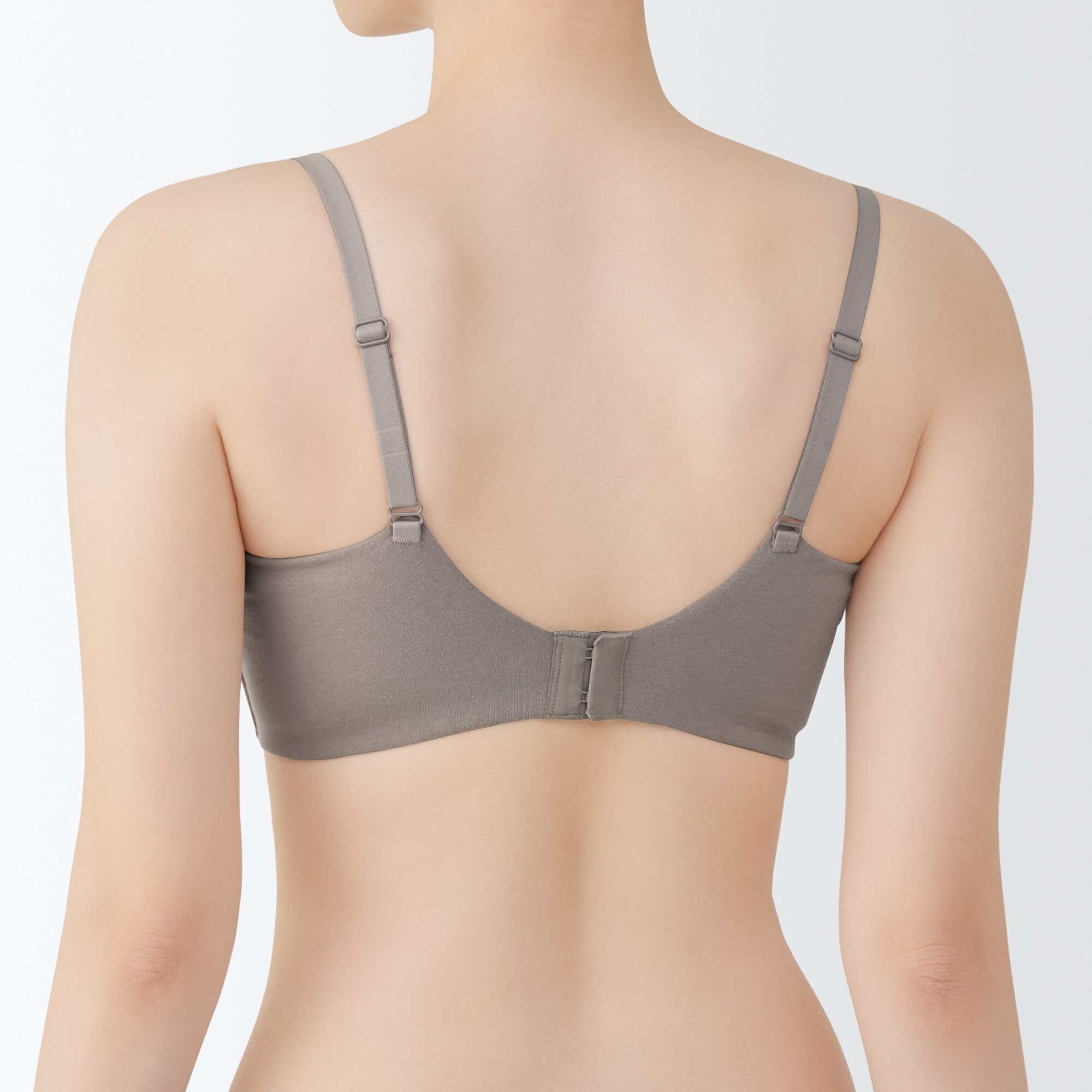 婦人　ノンワイヤー胸の形を整えるブラジャー　プラスサイズ