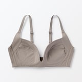 婦人　ノンワイヤー胸の形を整えるブラジャー　プラスサイズ