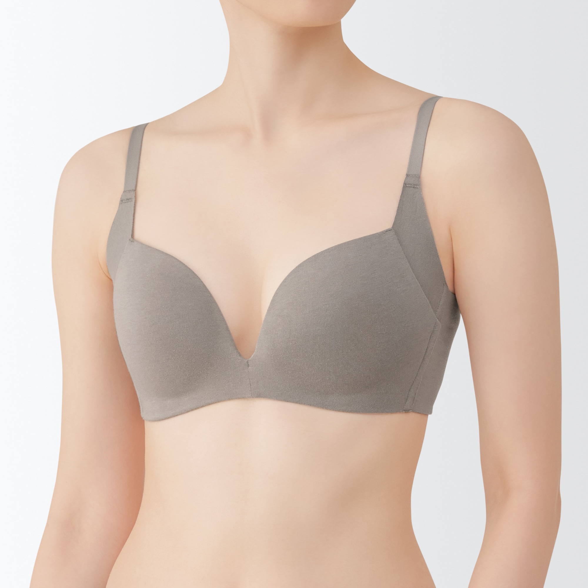 婦人　ノンワイヤー胸の形を整えるブラジャー　プラスサイズ