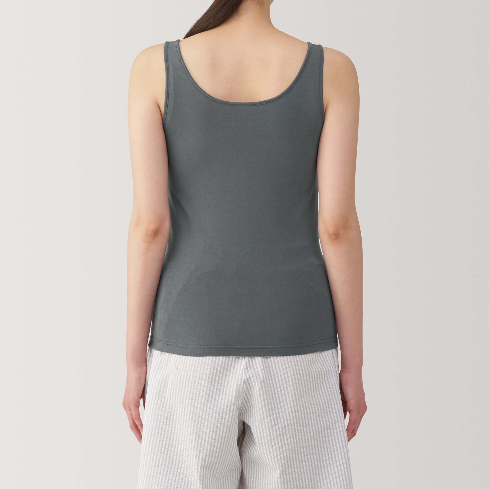 婦人　胸のボリュームをおさえるブラタンクトップ