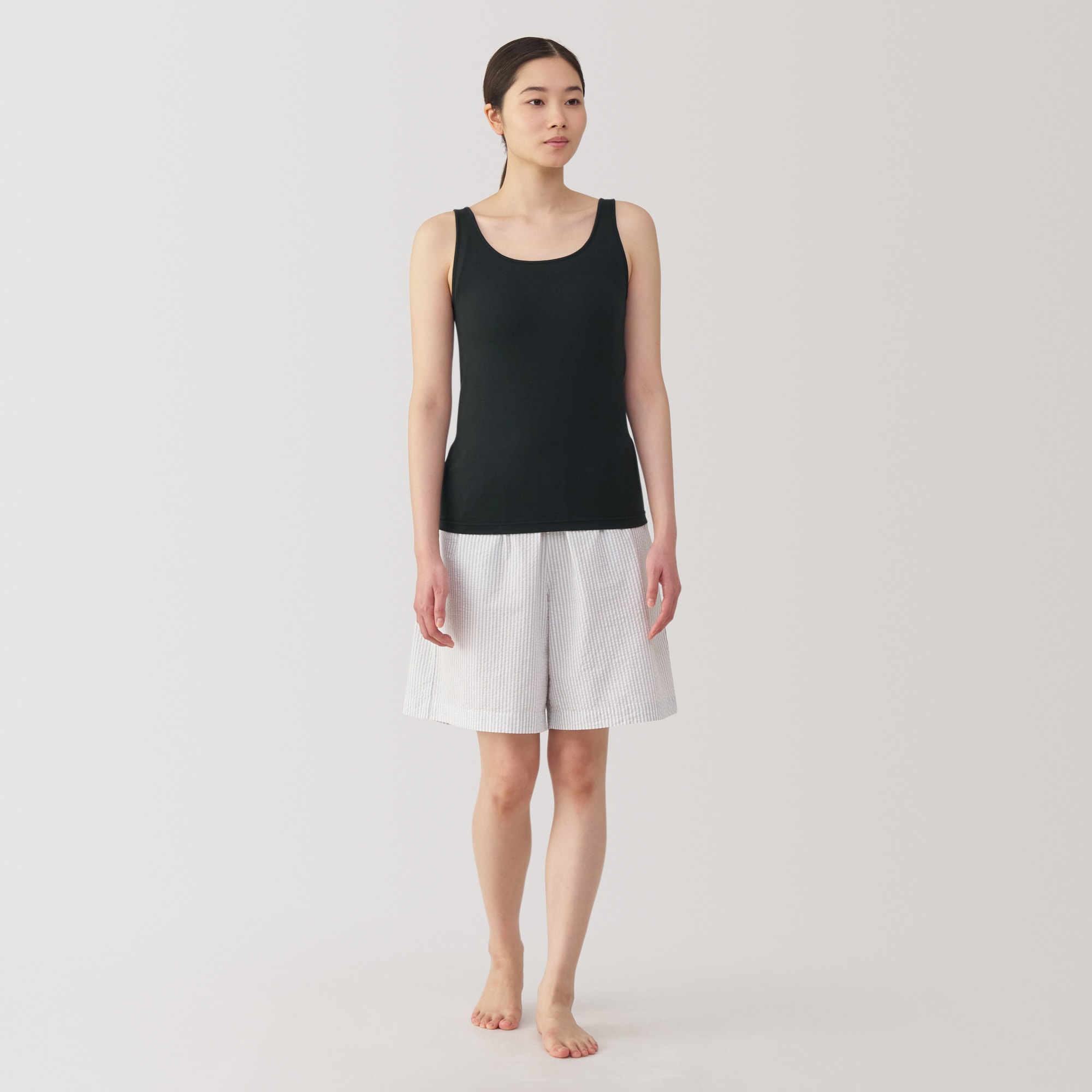 婦人　胸のボリュームをおさえるブラタンクトップ