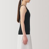 婦人　胸のボリュームをおさえるブラタンクトップ