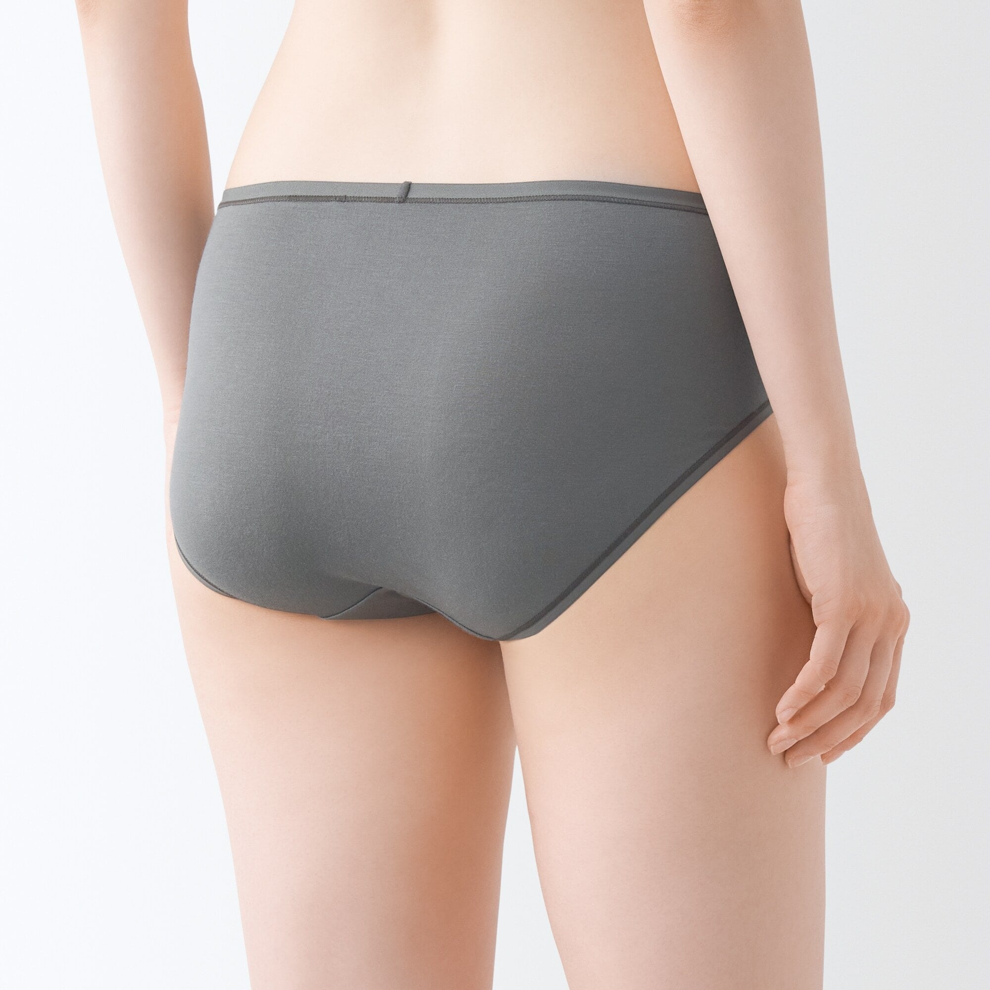 婦人　なめらかミディショーツ