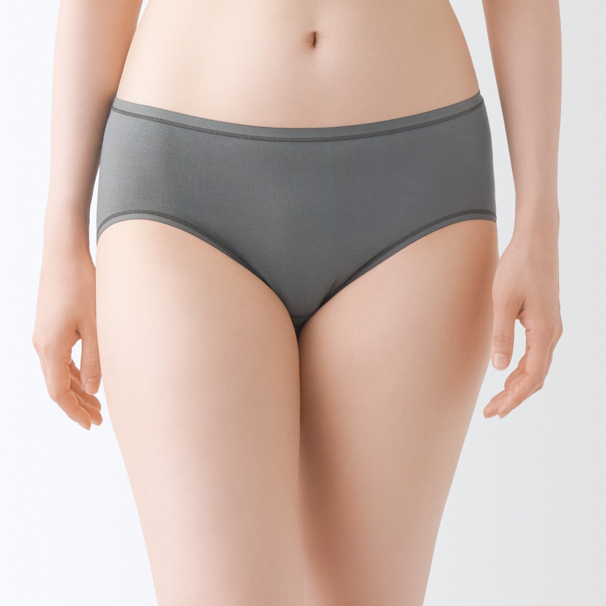 婦人　なめらかミディショーツ