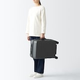 バーを自由に調節できる　ハードキャリーケース（３６Ｌ）