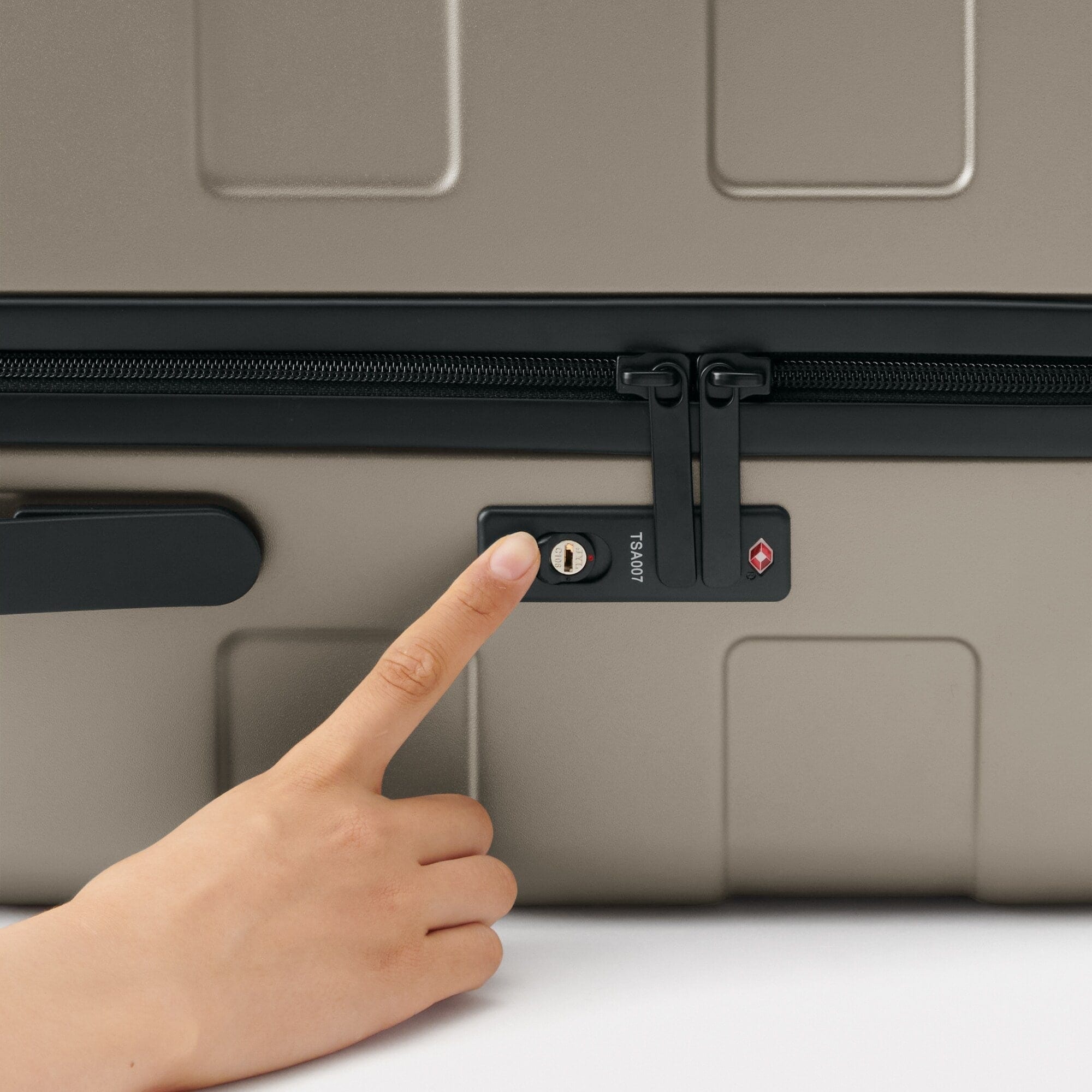 3回使用 無印キャリーバーの高さを自由に調節できるハードキャヤリーケース105L 3回使用 無印キャリーバーの高さを自由に調節できるハードキャ