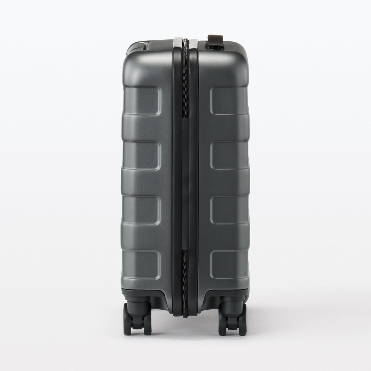 バーを自由に調節できる　ハードキャリーケース（２０Ｌ）