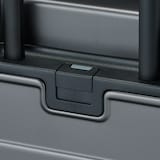 バーを自由に調節できる　ハードキャリーケース（７５Ｌ）