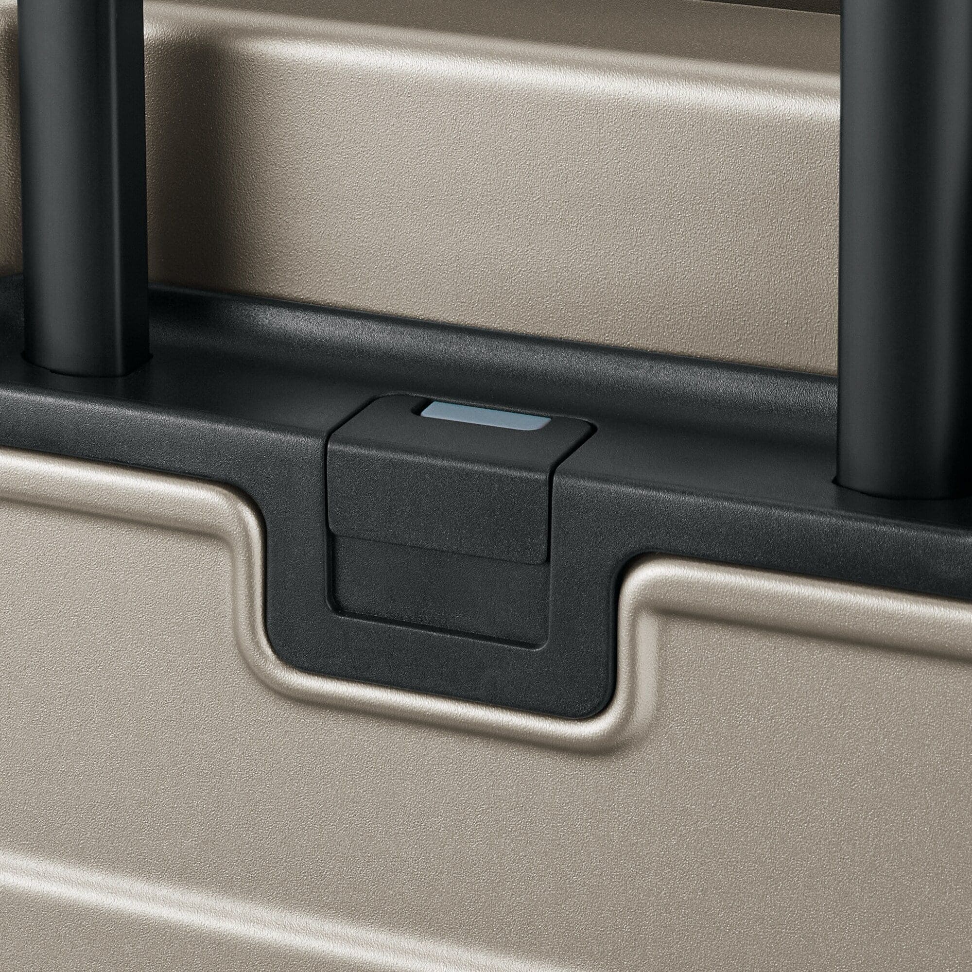 バーを自由に調節できる　ハードキャリーケース（７５Ｌ）