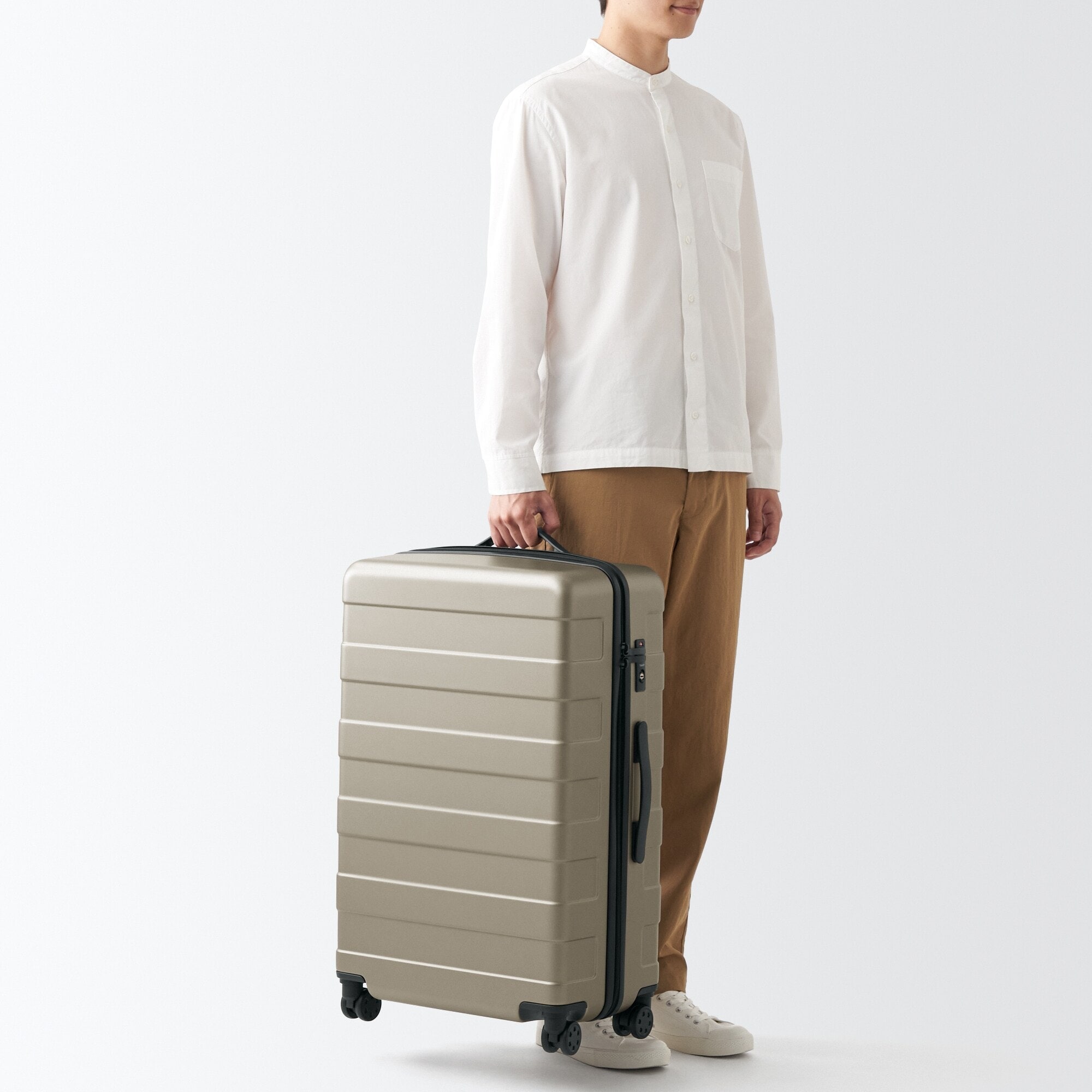 バーを自由に調節できる　ハードキャリーケース（７５Ｌ）