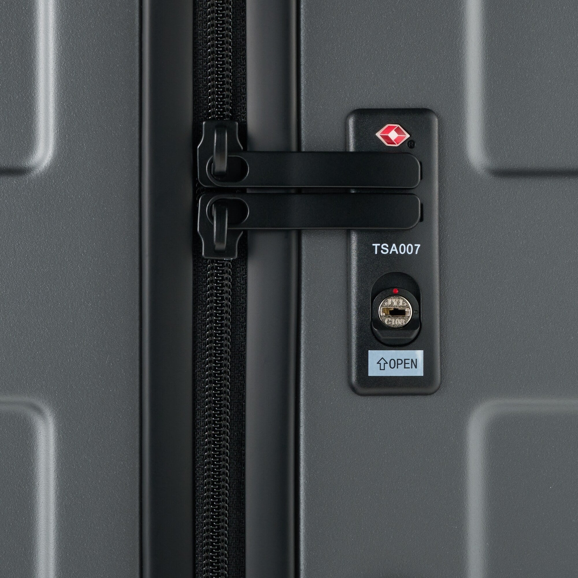 バーを自由に調節できる　ハードキャリーケース（１０５Ｌ）