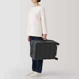 バーを自由に調節できる　フロントオープンキャリーケース（３２Ｌ）