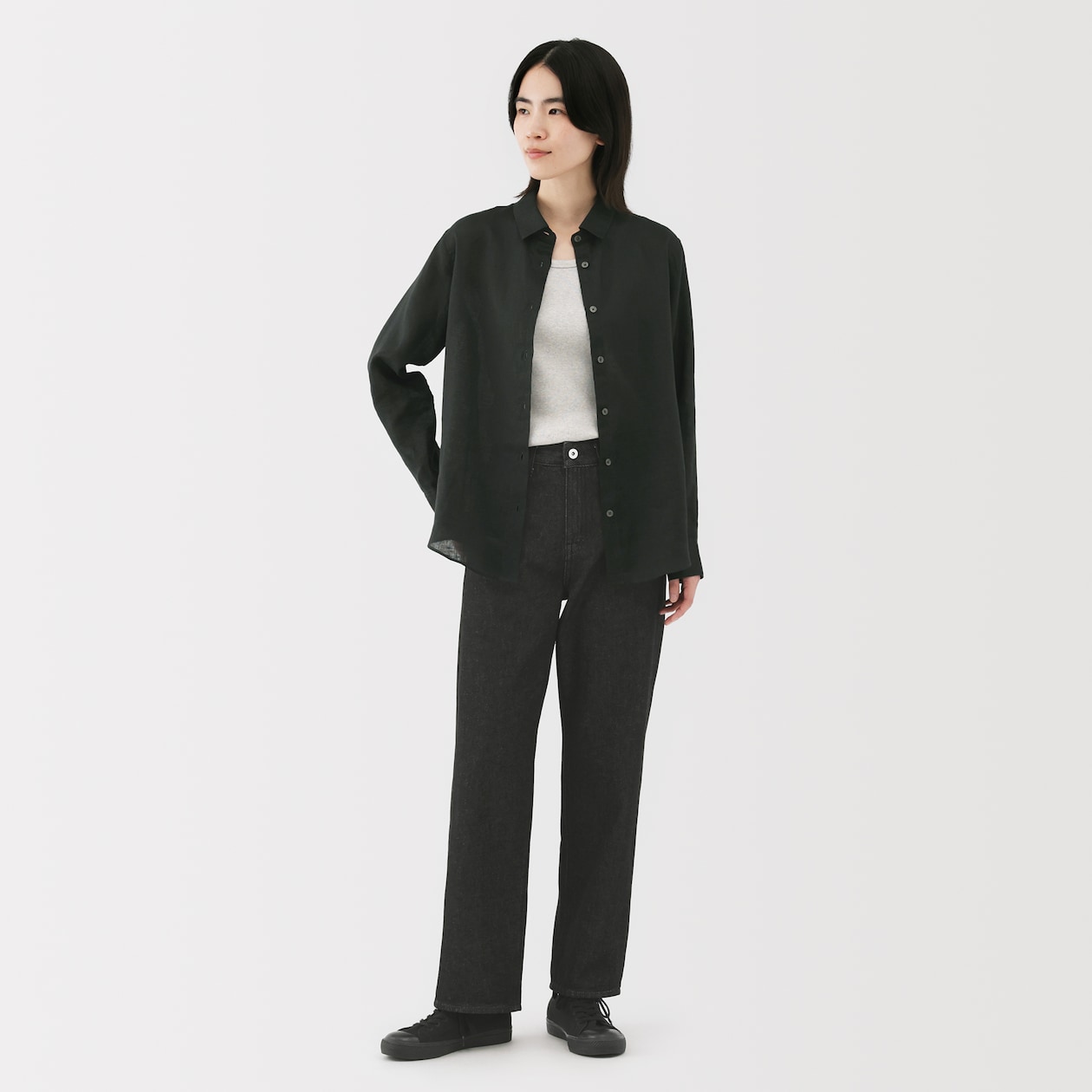 婦人　木の実から作ったカポック混　デニムストレートパンツ　黒　股下７３．５
