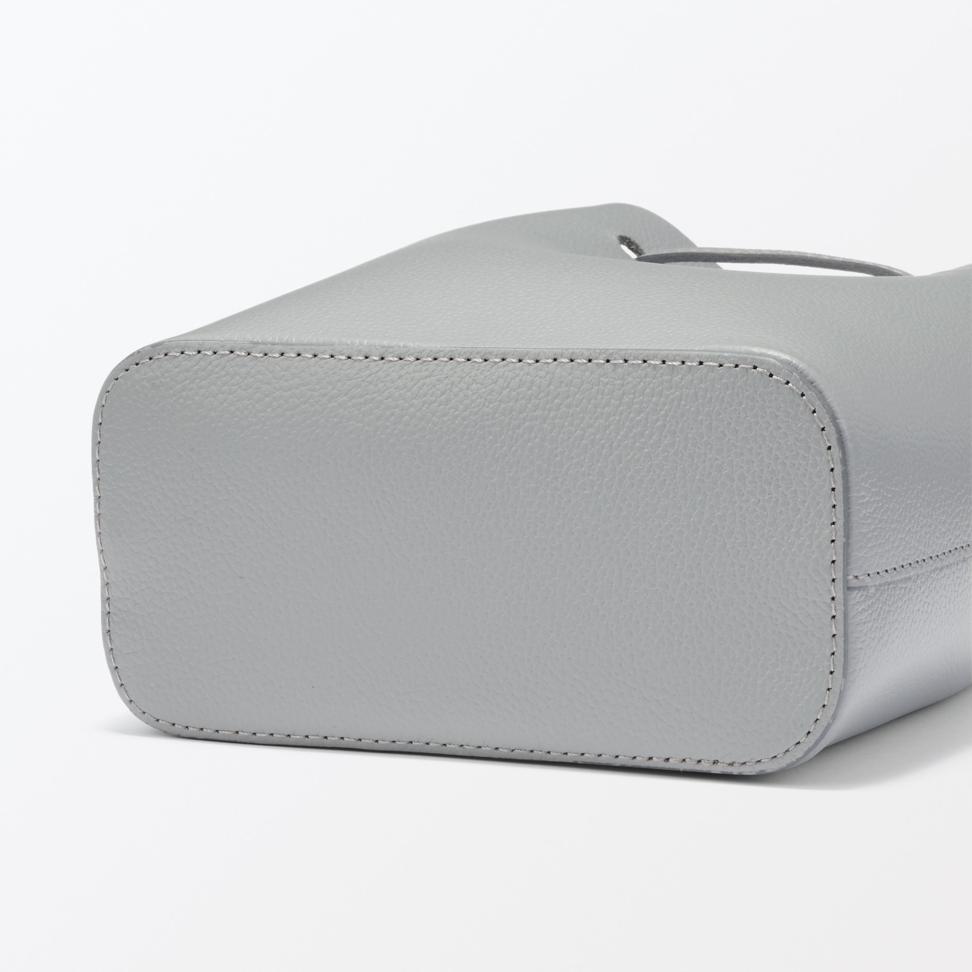 ヌメ革　巾着バッグ