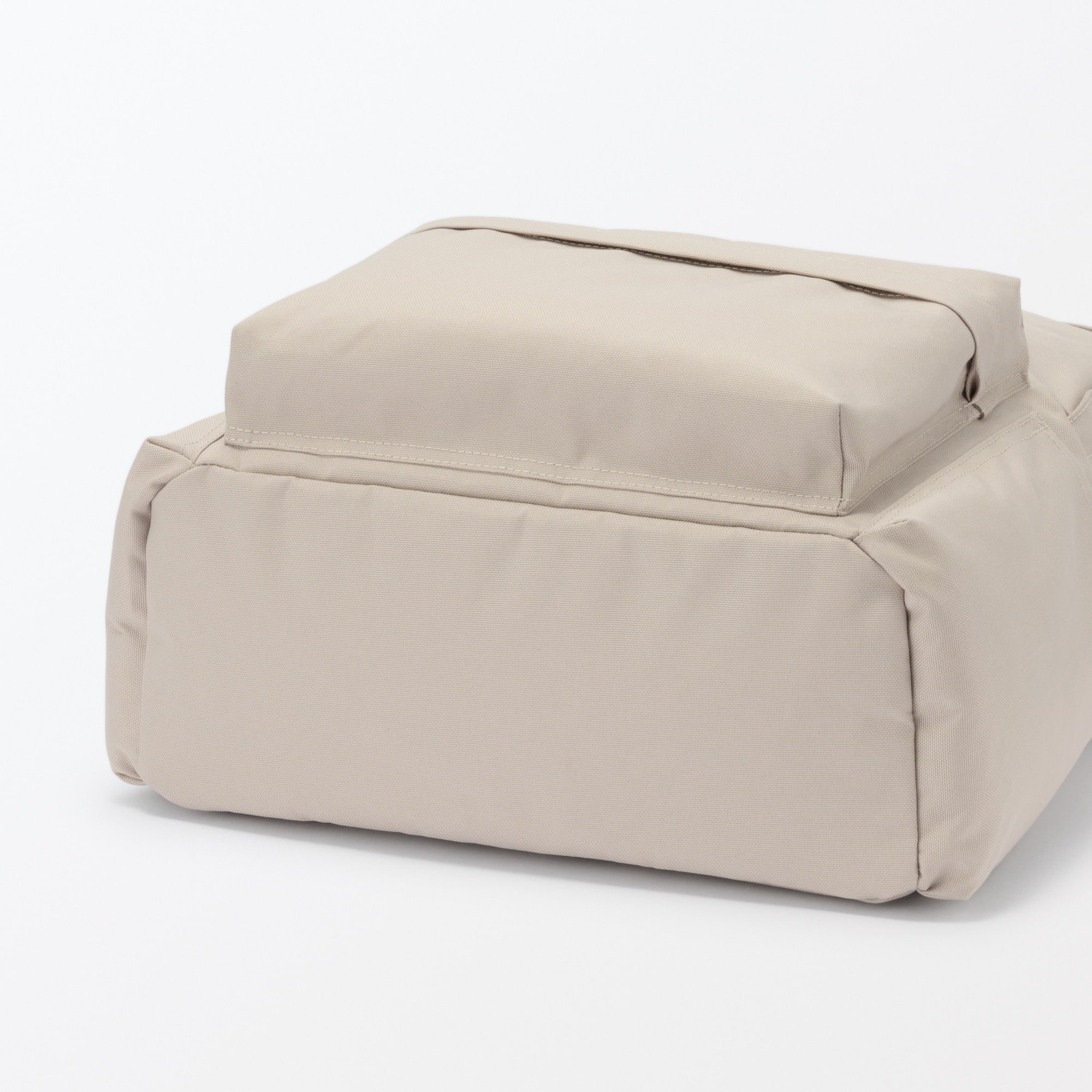 肩の負担を軽くする　撥水リュックサック