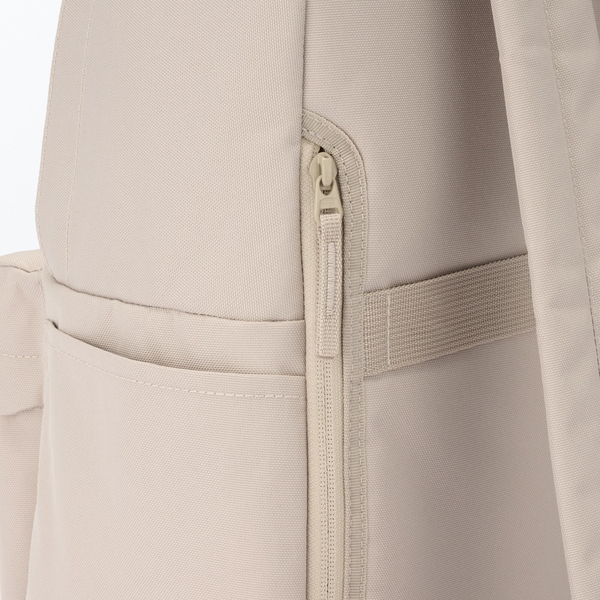 肩の負担を軽くする　撥水リュックサック