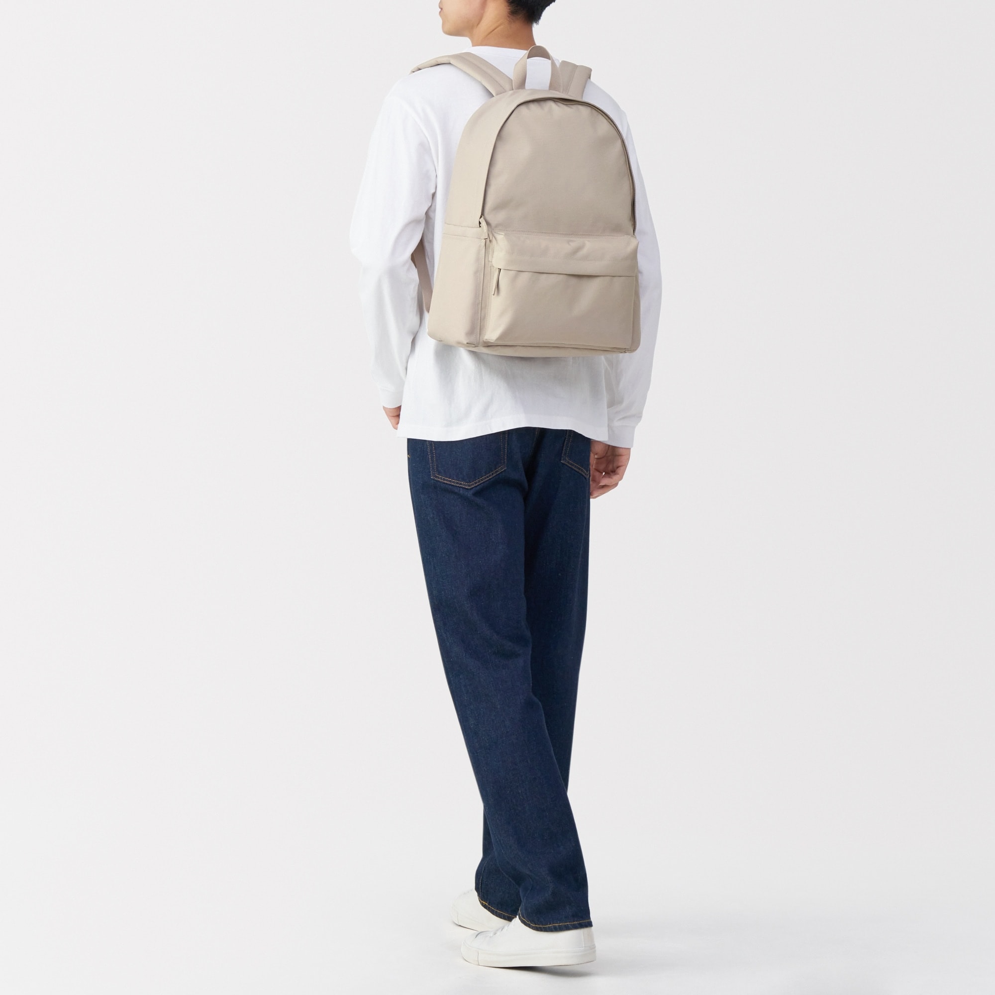 肩の負担を軽くする　撥水リュックサック