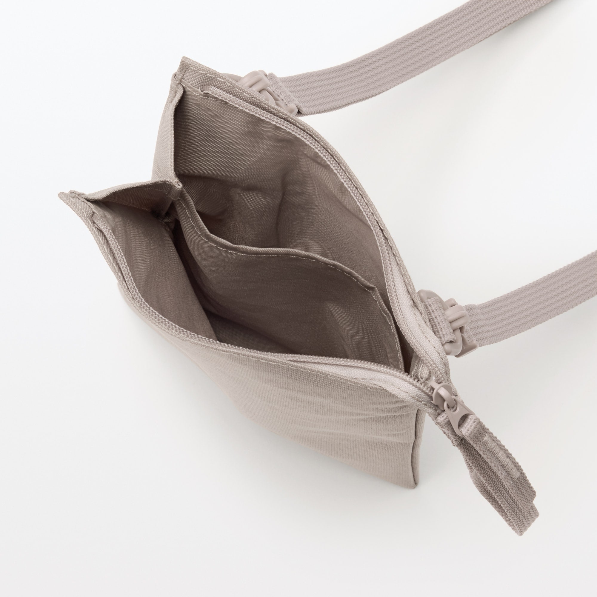 ポーチとしても使える　撥水ミニサコッシュ