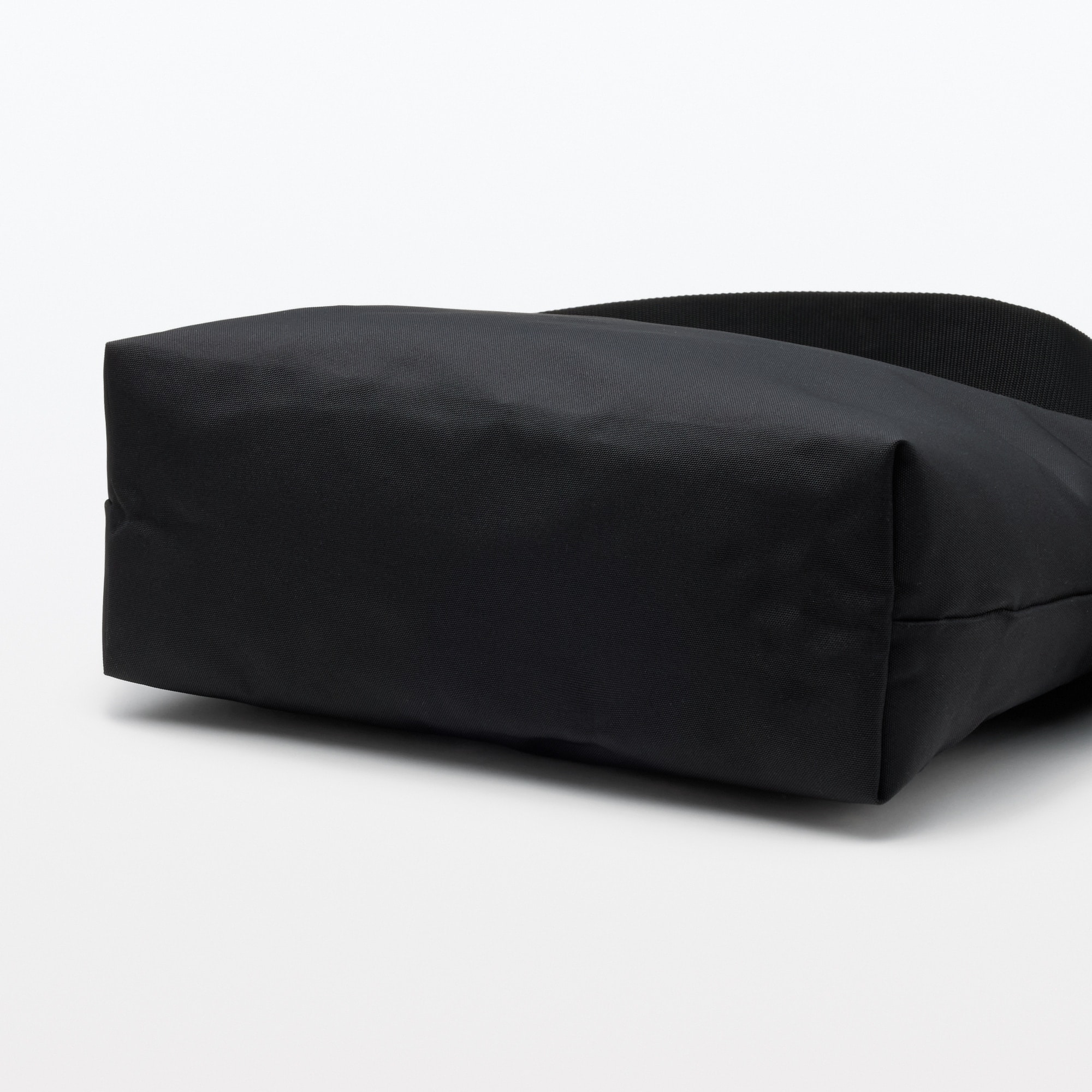 太ベルトスクエアショルダーバッグ