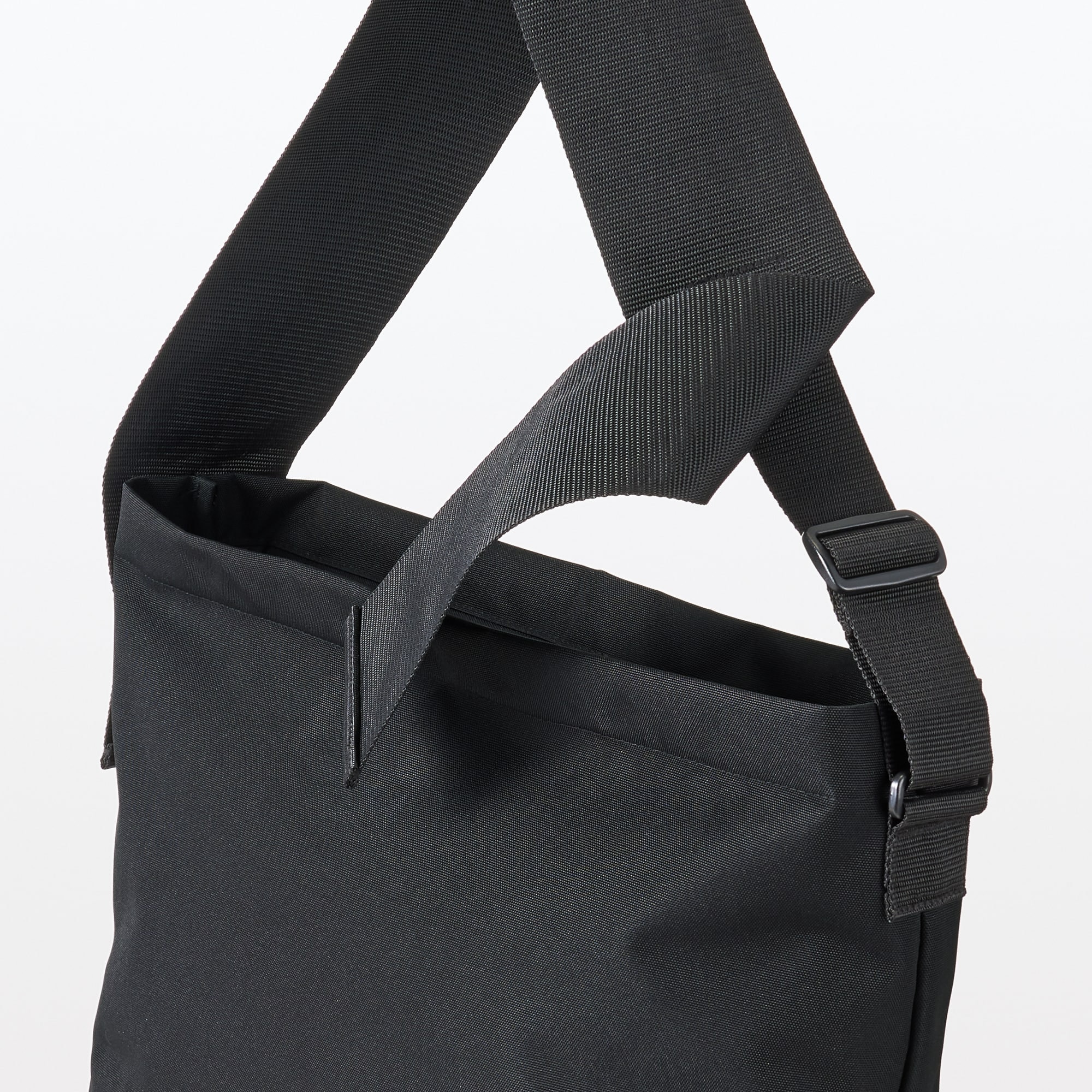 太ベルトスクエアショルダーバッグ