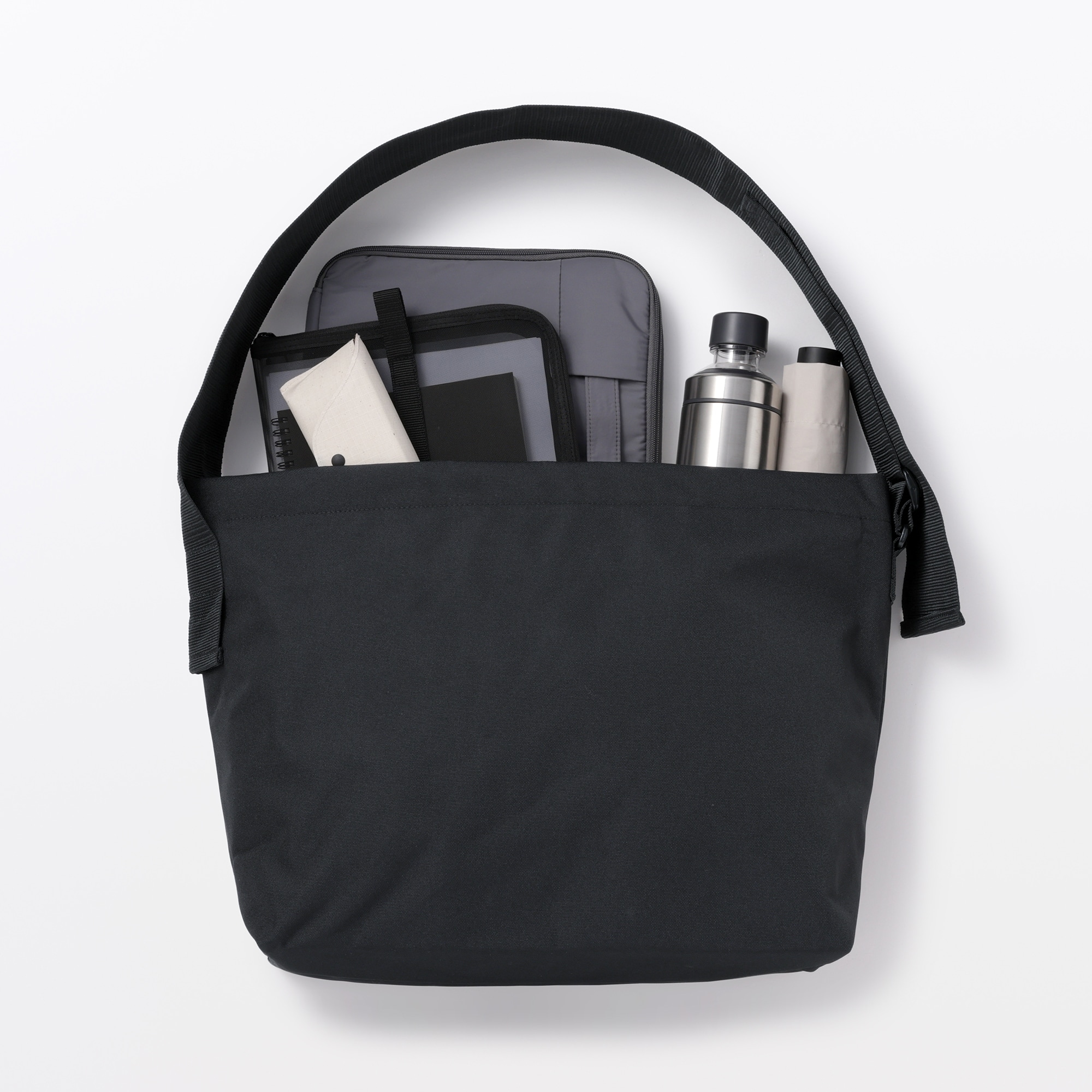 太ベルトスクエアショルダーバッグ