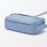 背面ポケット付き　撥水ショルダーバッグ