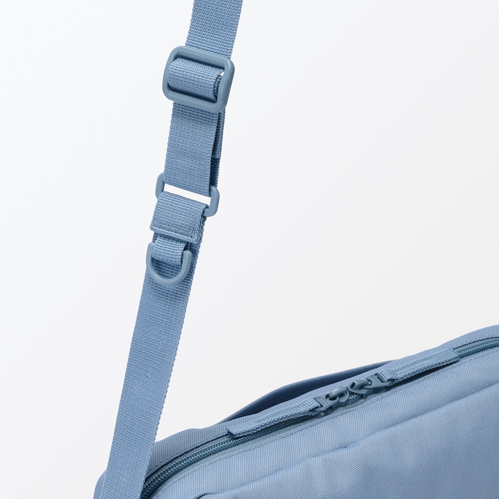 背面ポケット付き　撥水ショルダーバッグ