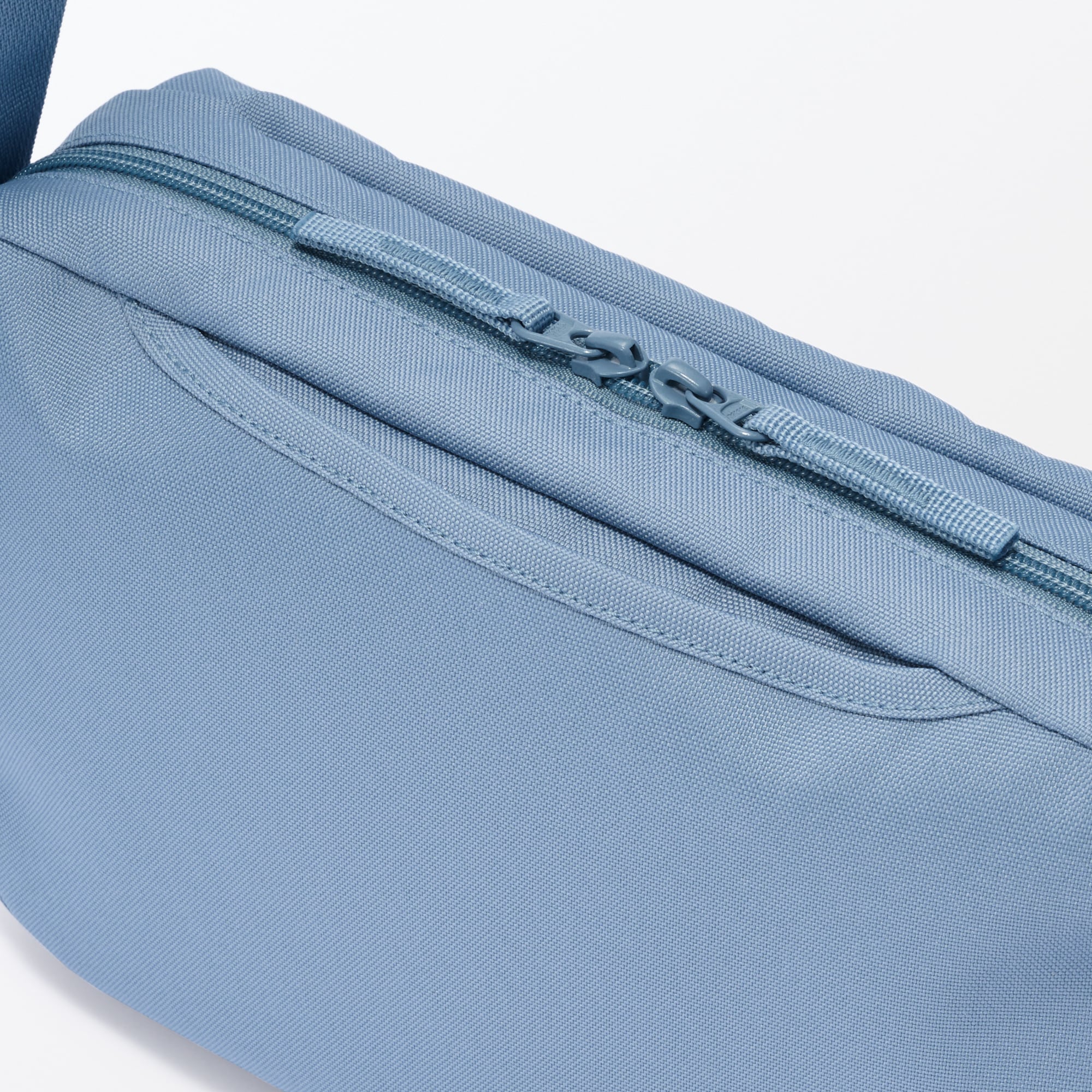 背面ポケット付き　撥水ショルダーバッグ