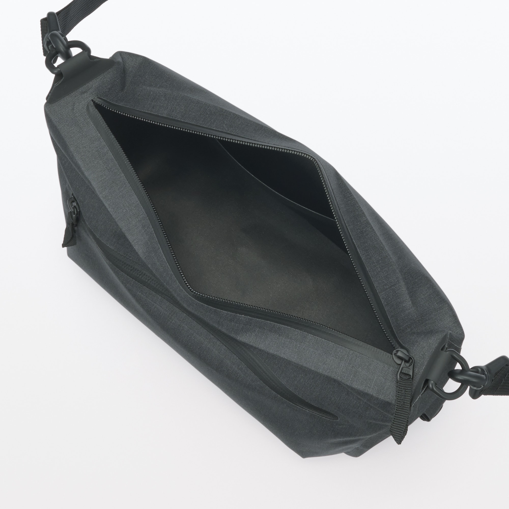 耐水生地を使った　ウェルダーショルダーバッグ