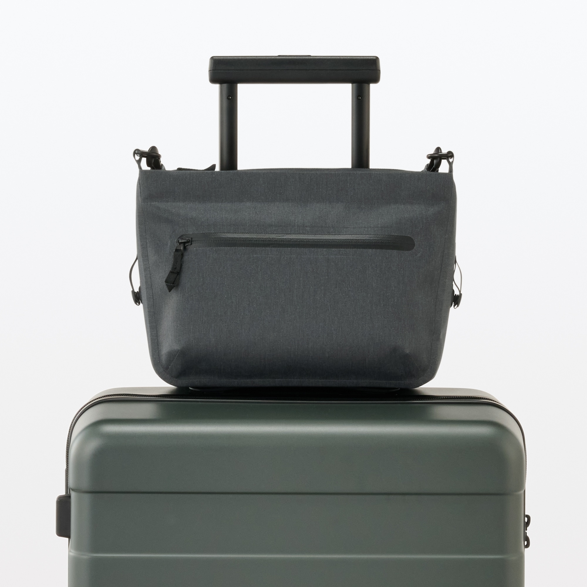 耐水生地を使った　ウェルダーショルダーバッグ