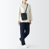 ペン差し付き　撥水ショルダーバッグ