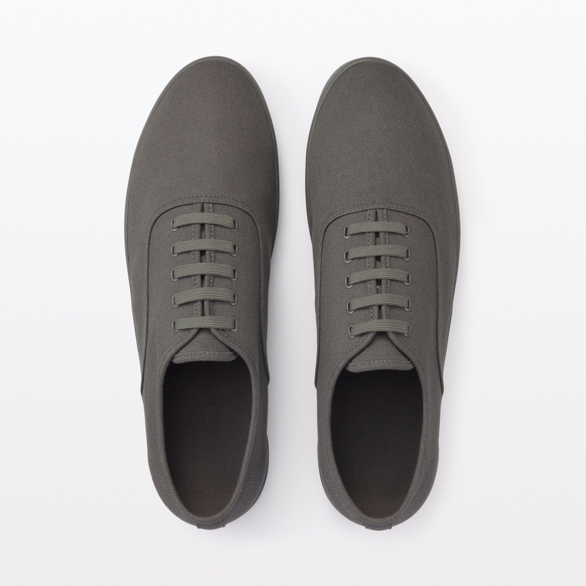 紳士　柔らかい中敷を使用した　撥水キャンバススニーカー