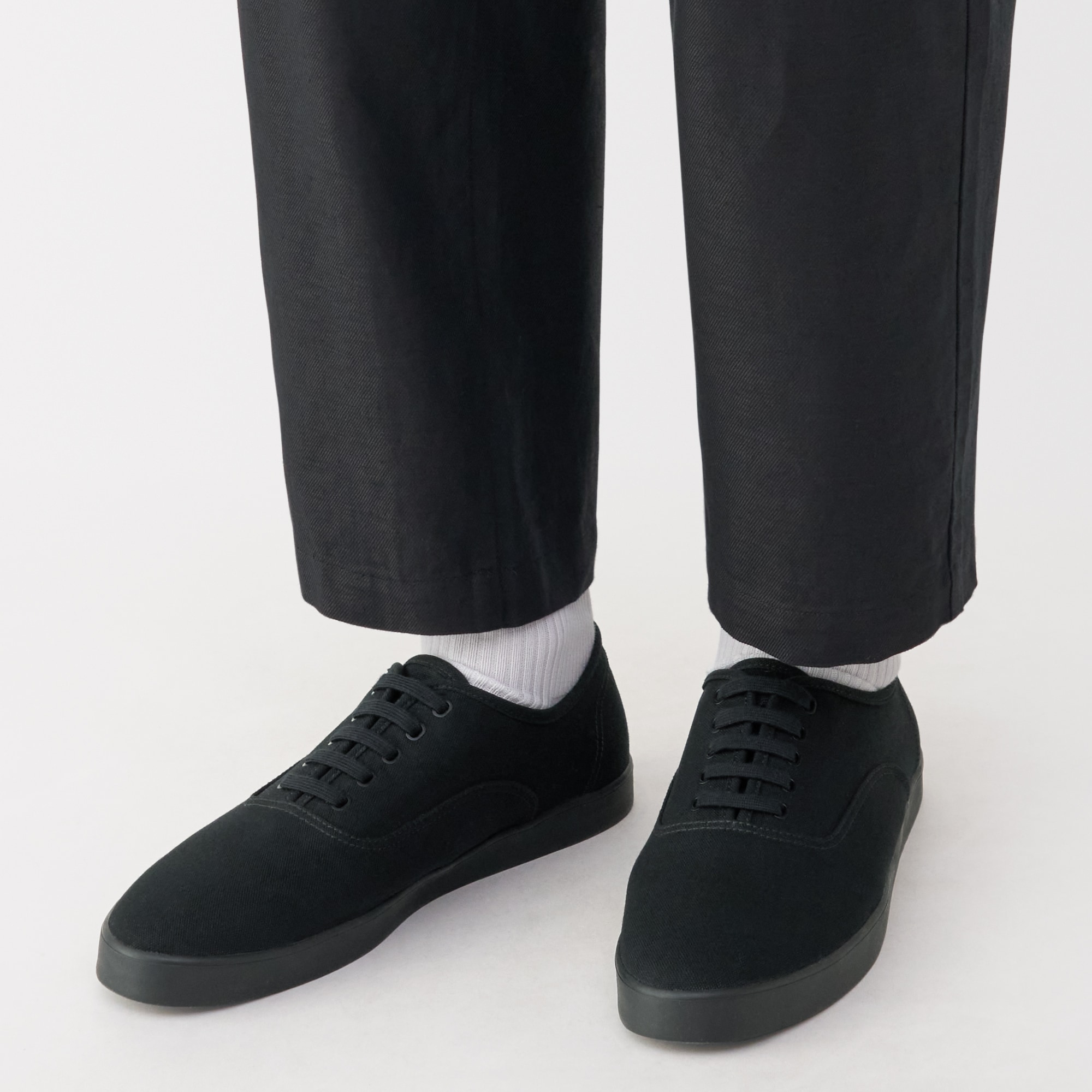 紳士　柔らかい中敷を使用した　撥水キャンバススニーカー