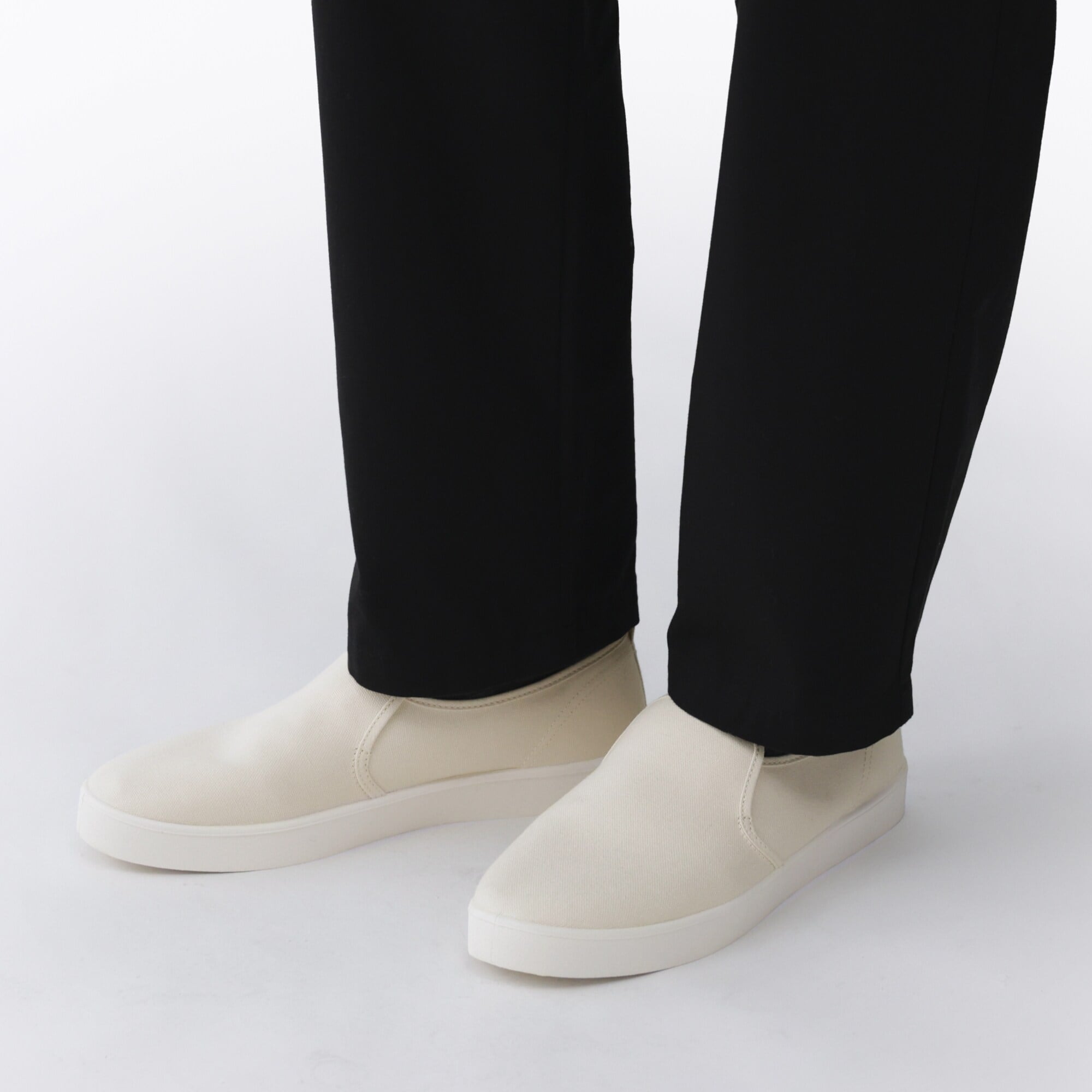 紳士　柔らかい中敷を使用した　撥水スリッポンスニーカー