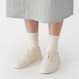 婦人　柔らかい中敷を使用した　撥水キャンバススニーカー