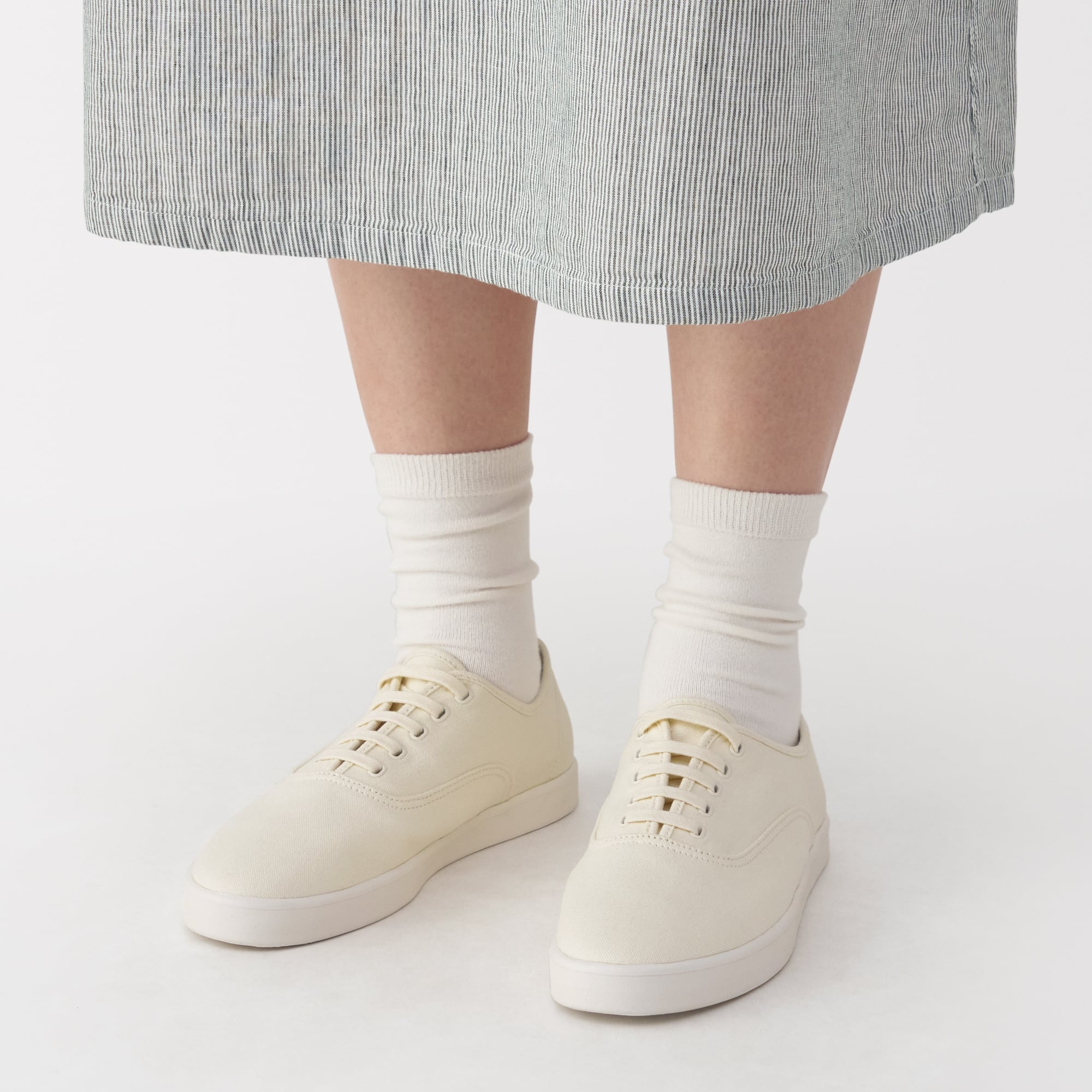 婦人　柔らかい中敷を使用した　撥水キャンバススニーカー