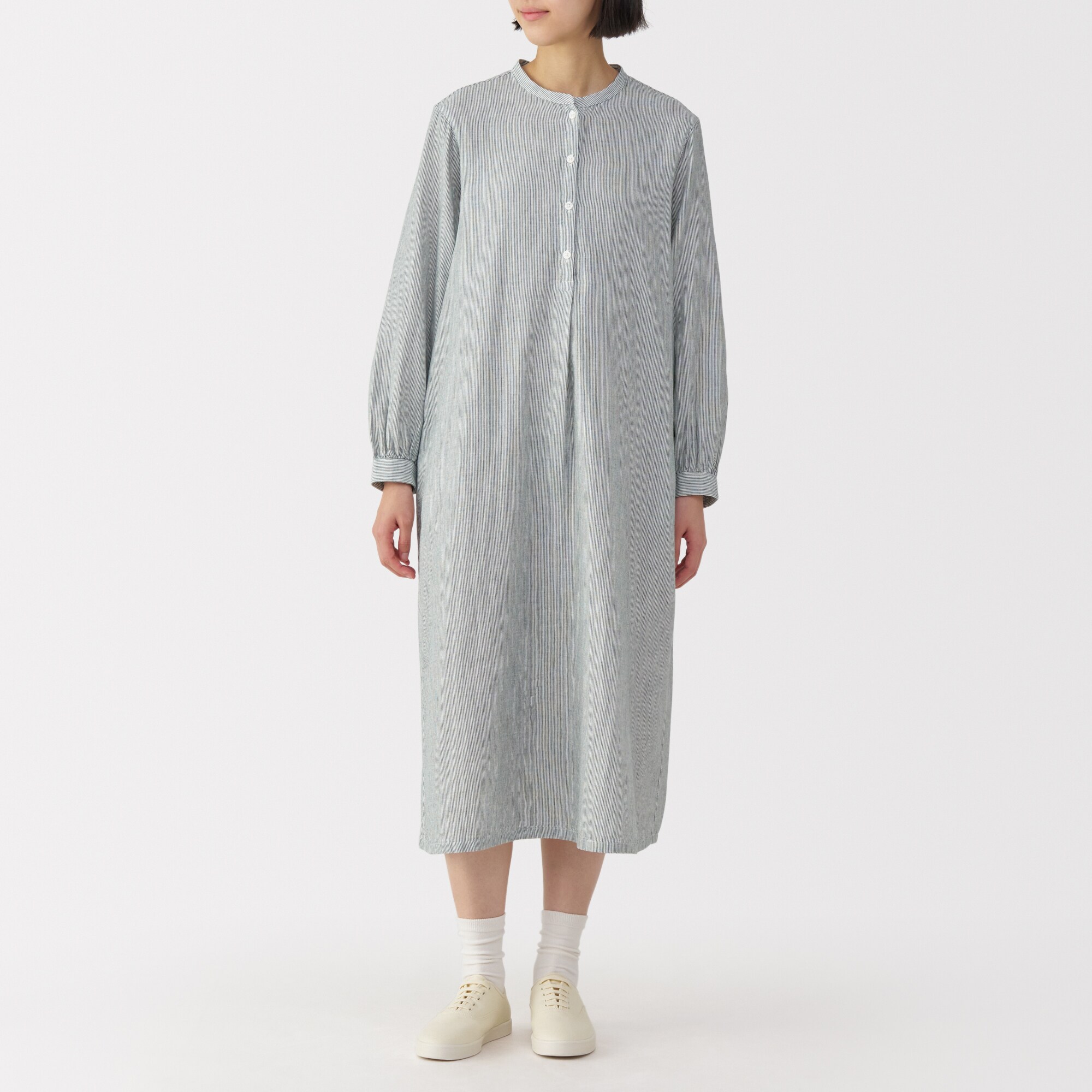 婦人　柔らかい中敷を使用した　撥水キャンバススニーカー