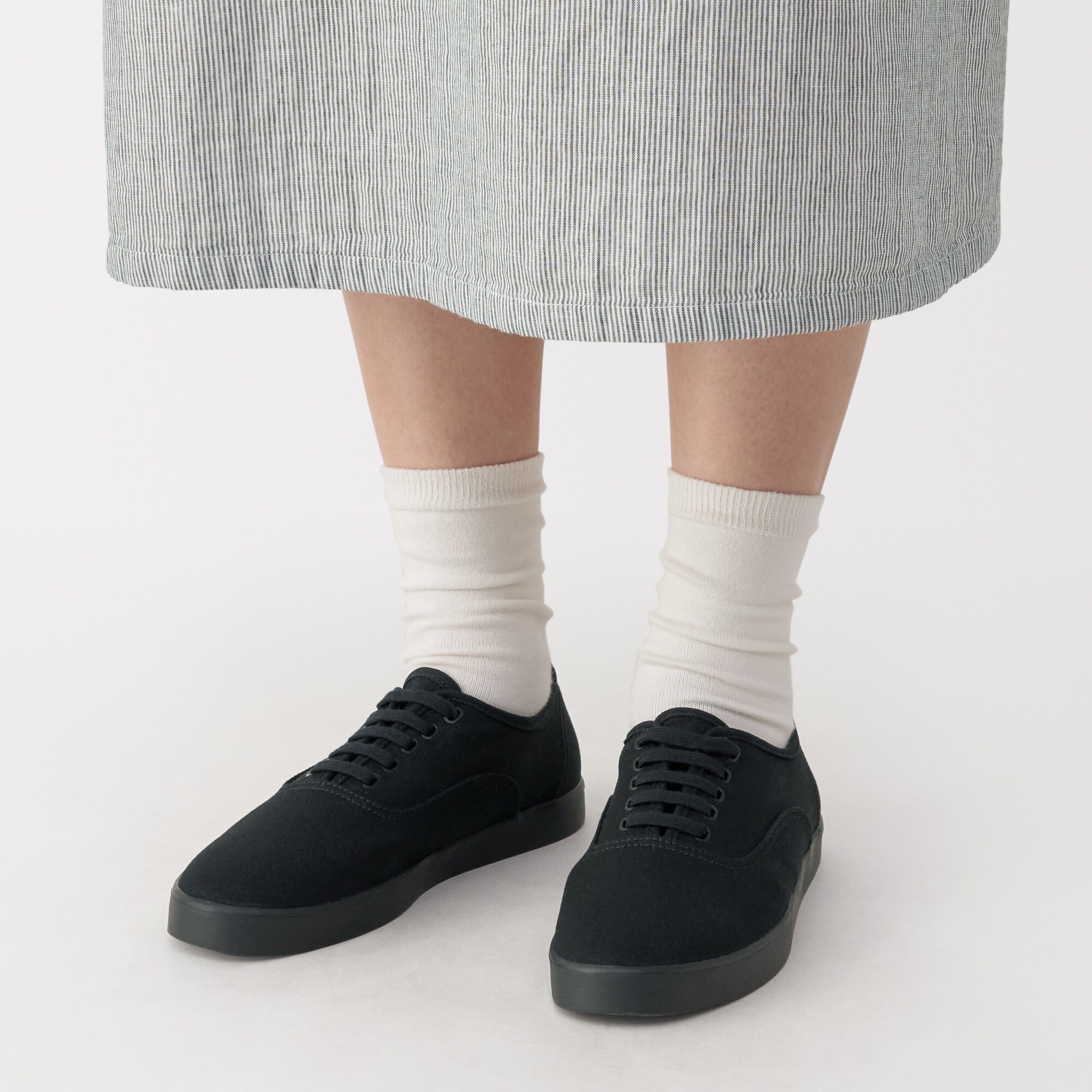 婦人　柔らかい中敷を使用した　撥水キャンバススニーカー