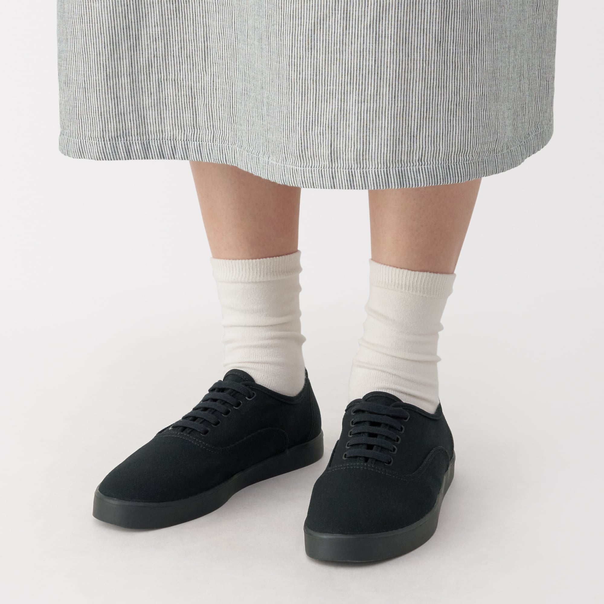 婦人　柔らかい中敷を使用した　撥水キャンバススニーカー