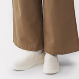 婦人　柔らかい中敷を使用した　撥水スリッポンスニーカー