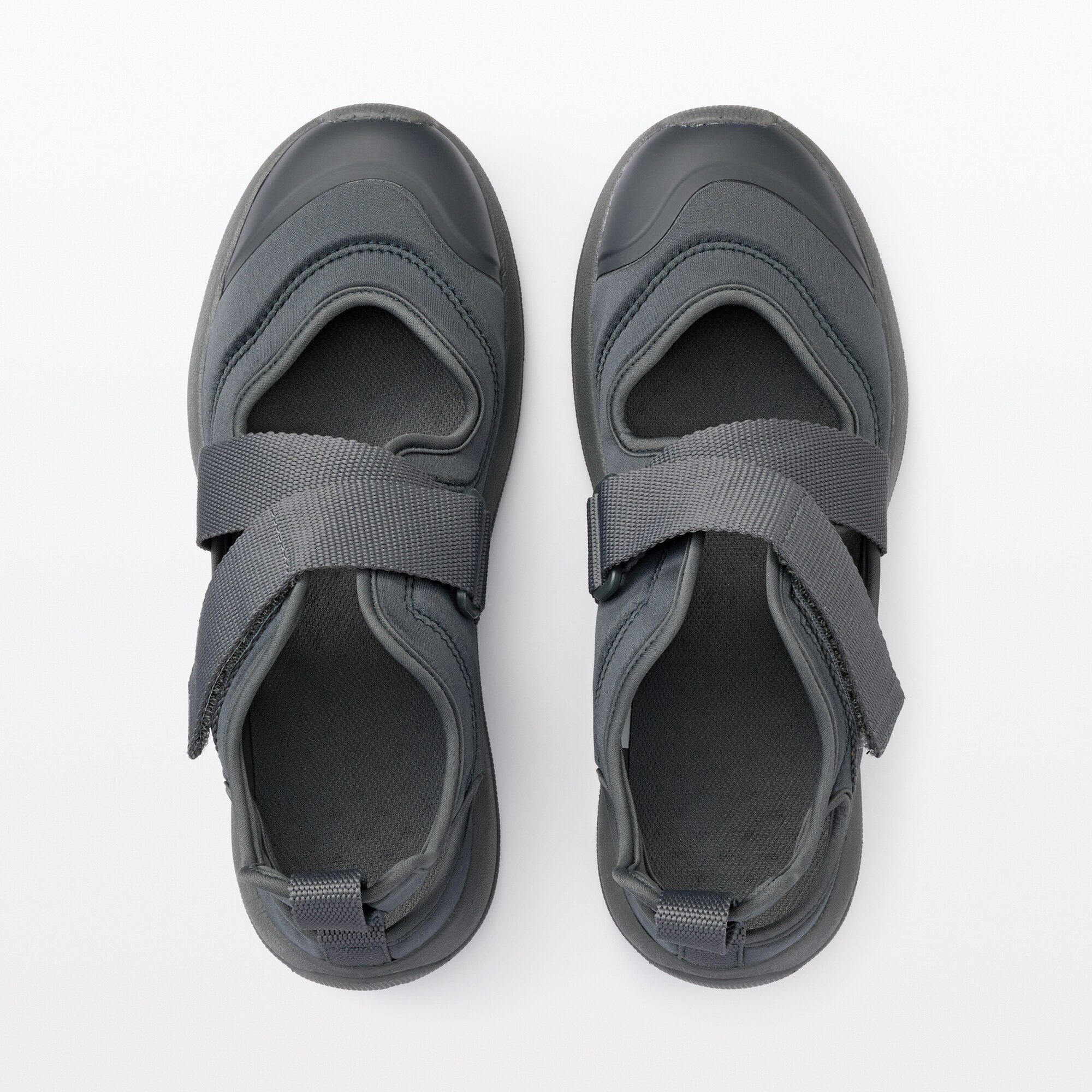 スニーカーサンダル