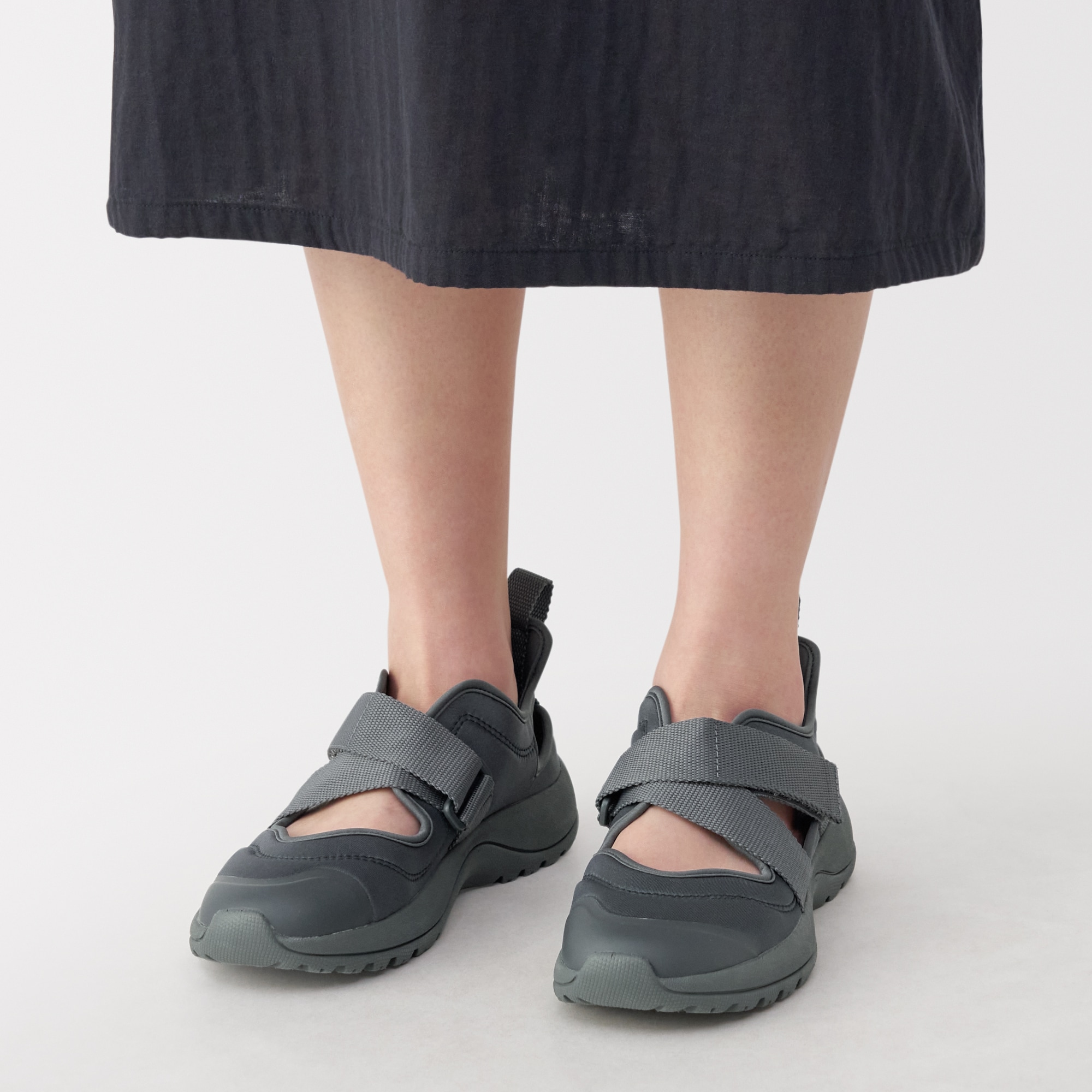 スニーカーサンダル