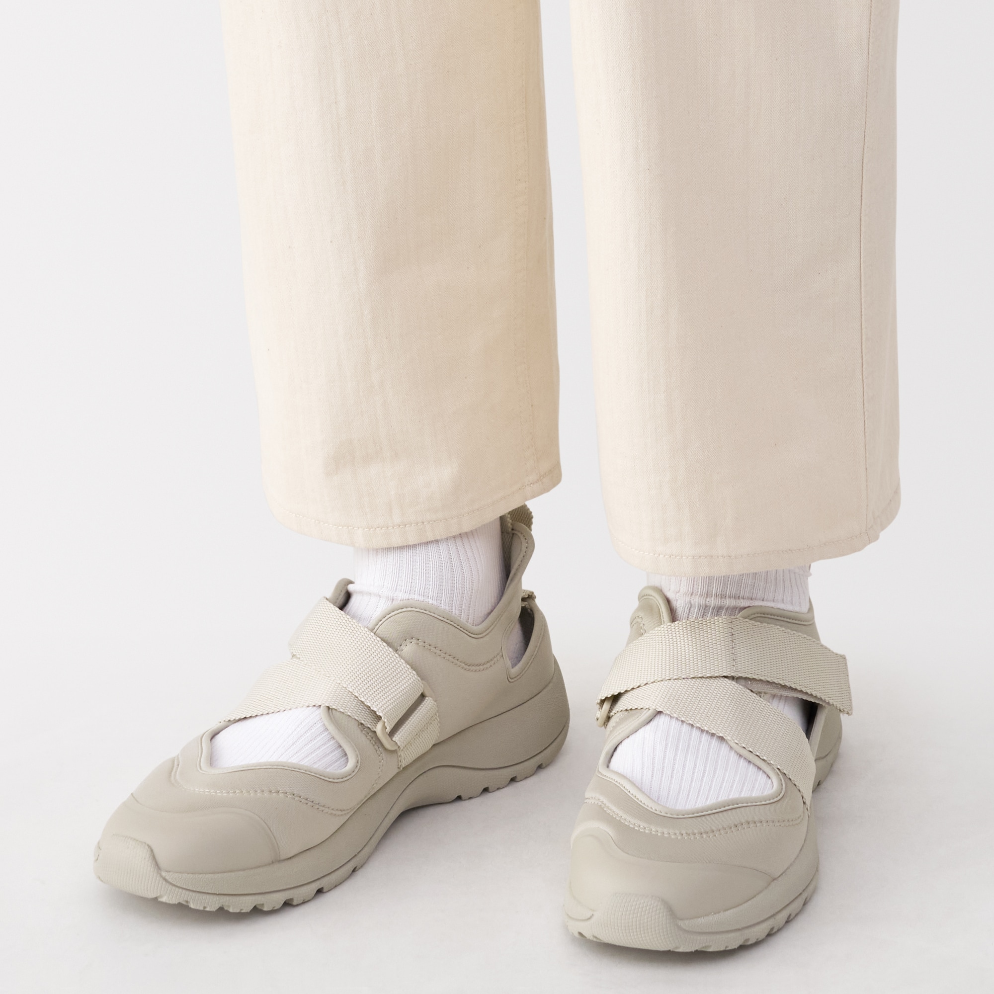 スニーカーサンダル