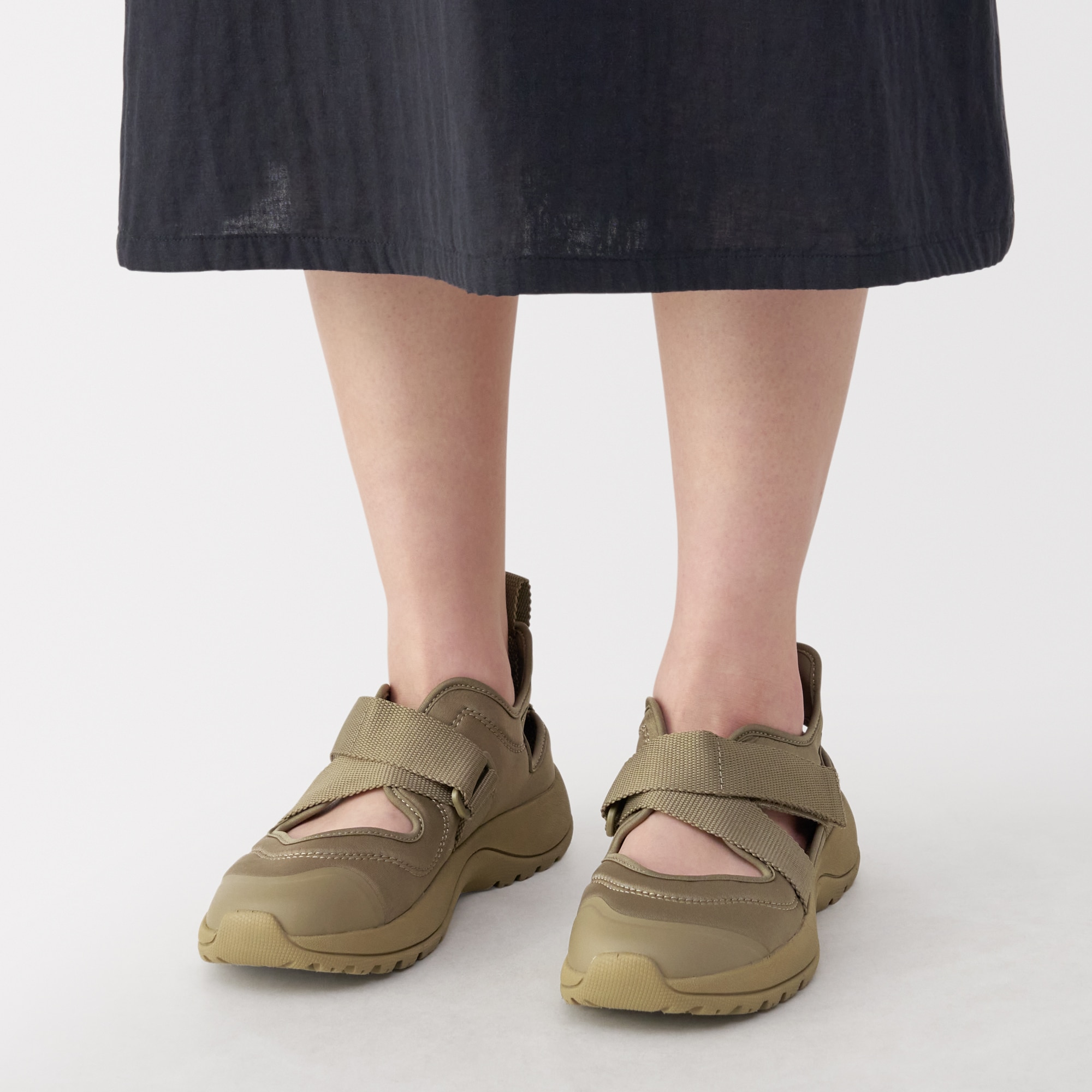 スニーカーサンダル