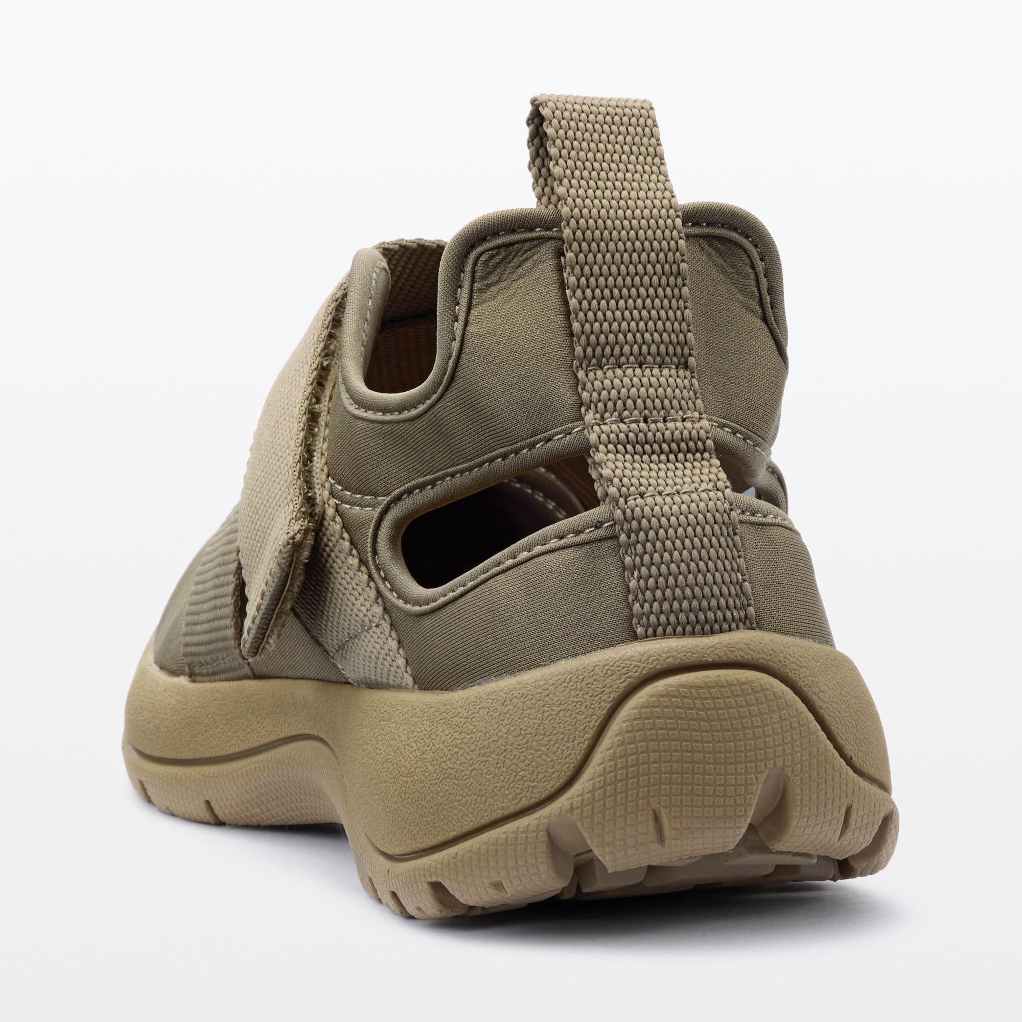 スニーカーサンダル